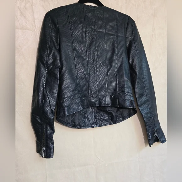 Guess Faux Leather Black Snakeskin Cropped Jacket Moto Style - Picture 6 of 10